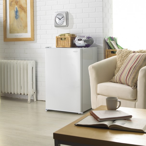 23073 - bar - fridge - DCR033B1WDB - in - room